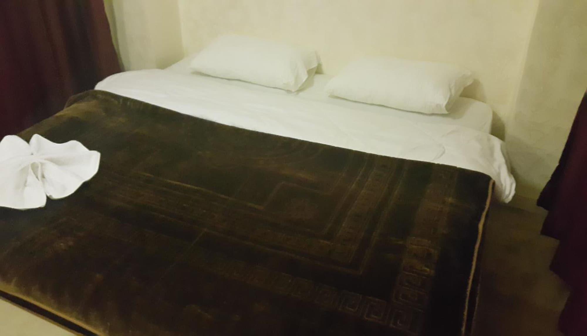 Al-Houriat Hotel Amman Extérieur photo