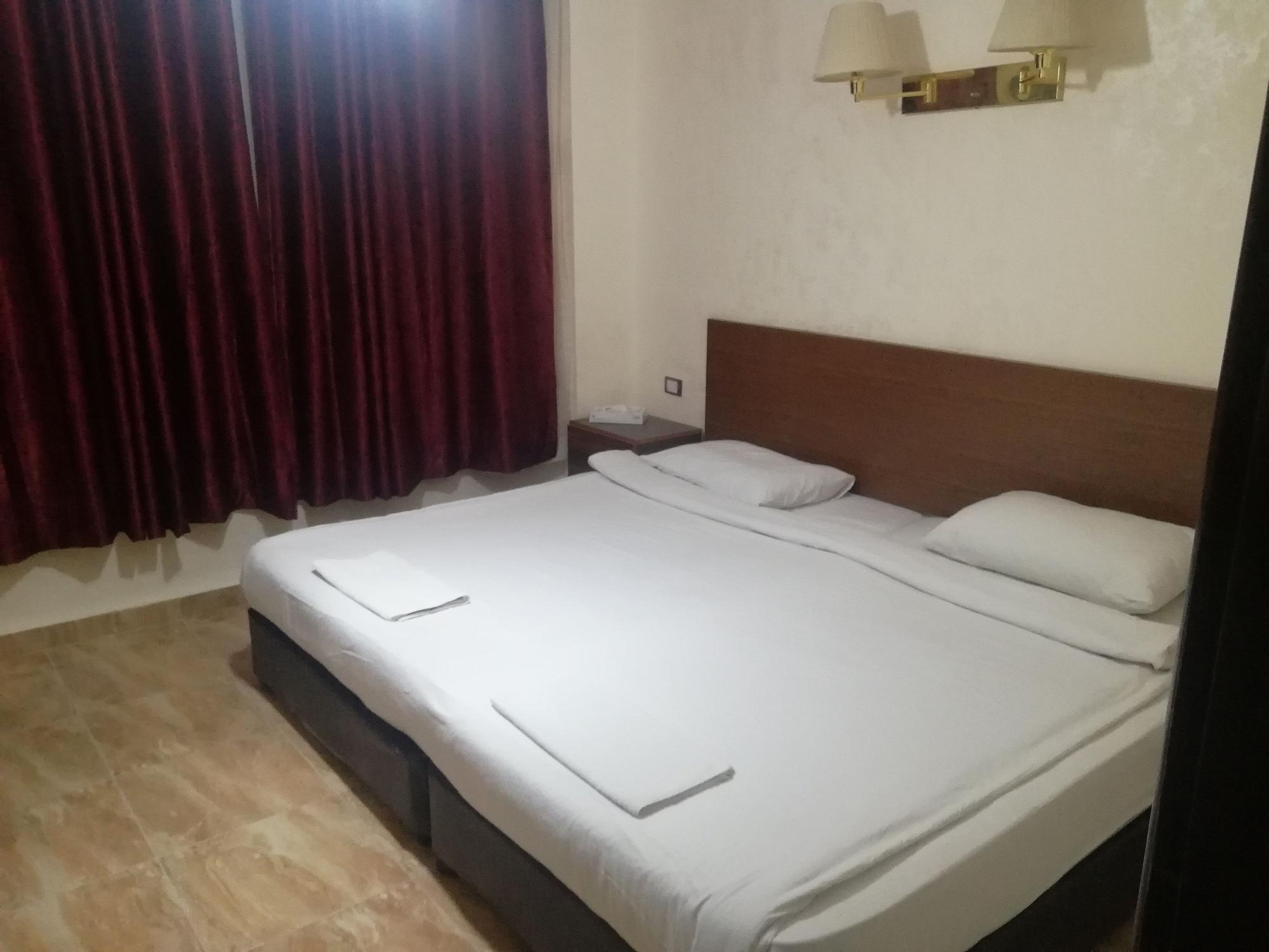 Al-Houriat Hotel Amman Extérieur photo