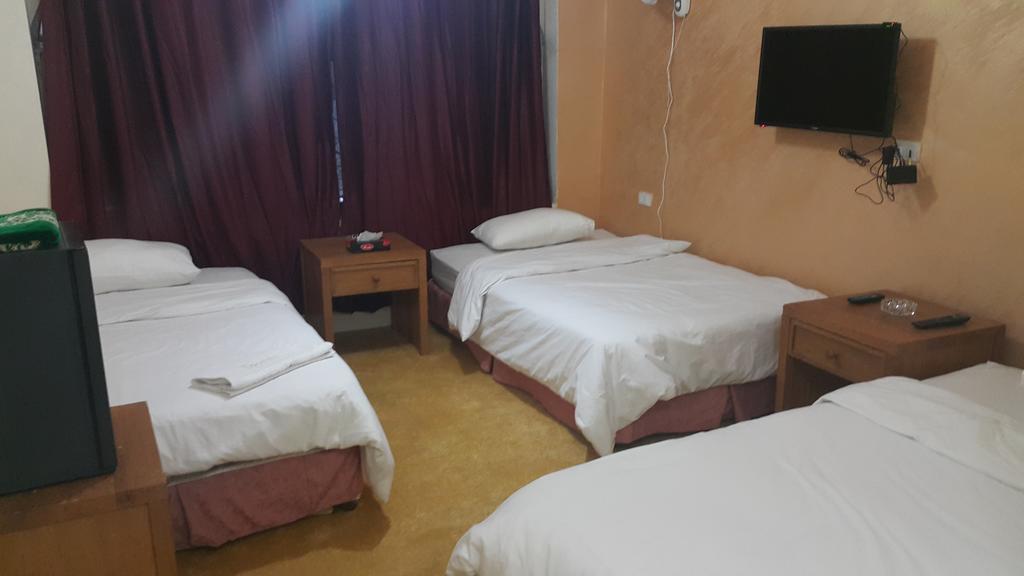 Al-Houriat Hotel Amman Extérieur photo