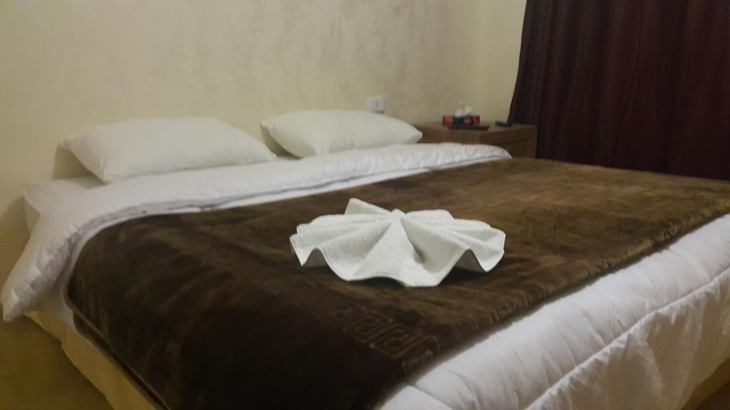 Al-Houriat Hotel Amman Extérieur photo